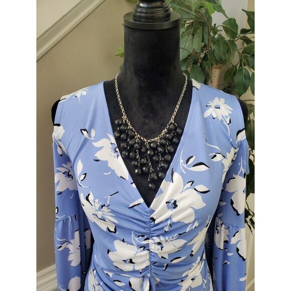 Cato Womens Blue Floral Polyester Ruched Cold Shoulder V Neck Top Blouse Size XL - Picture 2 of 12